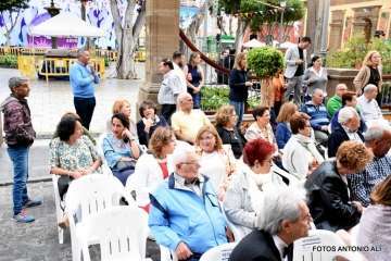  Telde con el empresario Grisaleña en la lectura del pregón de Santiago 2018 (Foto Antonio Alí)